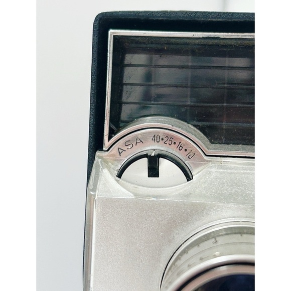 Vintage Bell & Howell Autoload Handheld Camera - Picture 6 of 7